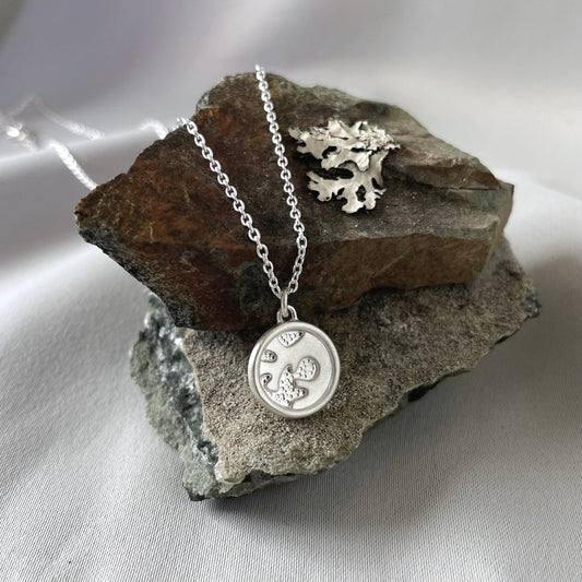 Lichen Cameo Pendant 02